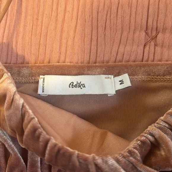 pink crop top 🦩 - Picture 2 of 3